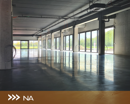 Na de behandeling van een betonvloer door RSD Floortreatment. Impregneren, kristalliseren, slijpen en polijsten